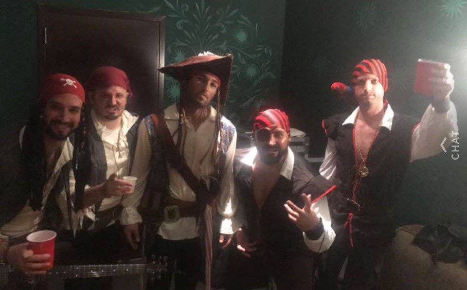 M_R_Junkies's tweet photo. ICYMI...Captain Jack and the Pirates of the Caribbean played @Country1025WKLB's Wicked Awesome #MonstahBash. #MotleyCrew #MichaelRayBand https://t.co/bGf5JNtKnJ