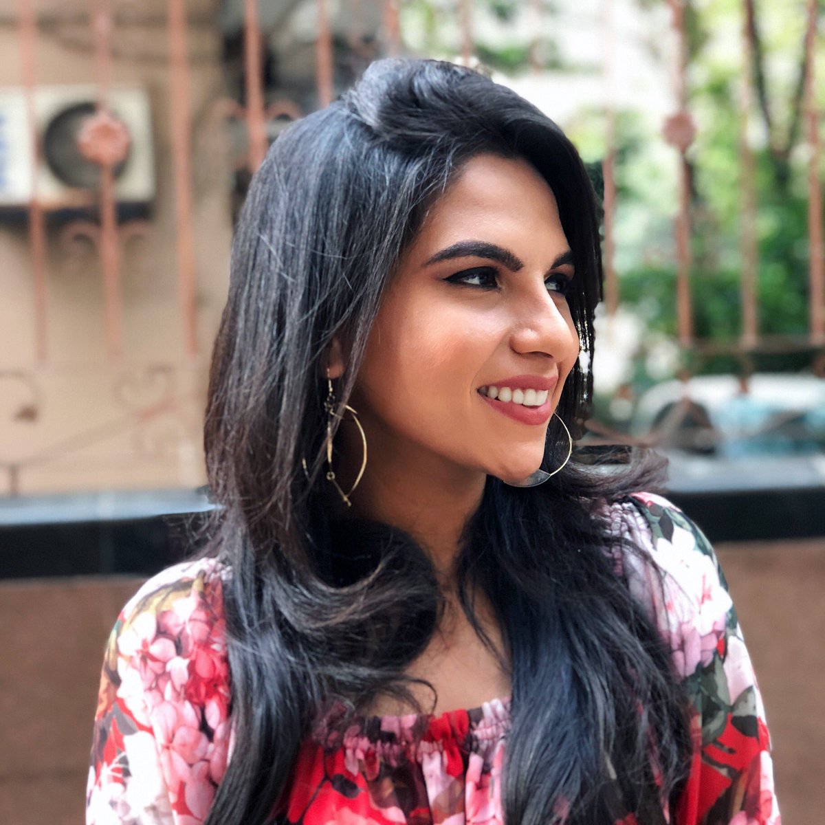 TalkToKarishma's tweet photo. Off to work! #ShootDay with @hod.life 👩🏻‍🍳
.
.
#ChefLife #ChefsWithStyle #EatCleanGoLean #ShotOniPhone8Plus #Love https://t.co/JDDwtSQXET