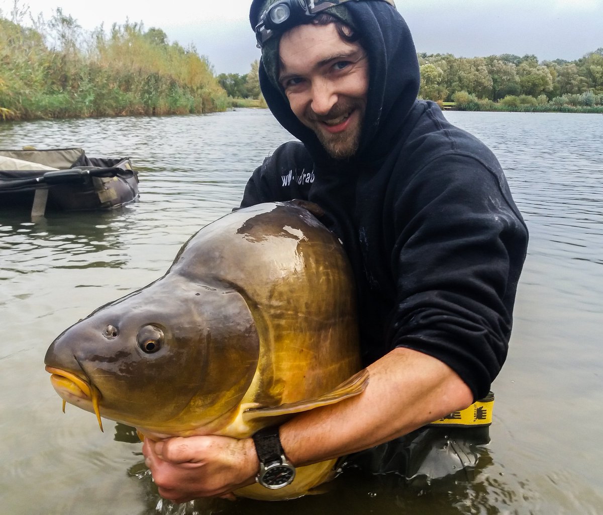 EddyStocker's tweet photo. Lucky #13 out of a megga haul of 🐳🐳 Coming in @ 57lb 12oz and a new uk pb #liverpro #hex @hydrabaits doing the do. #dreamsession https://t.co/aglPAadJHb