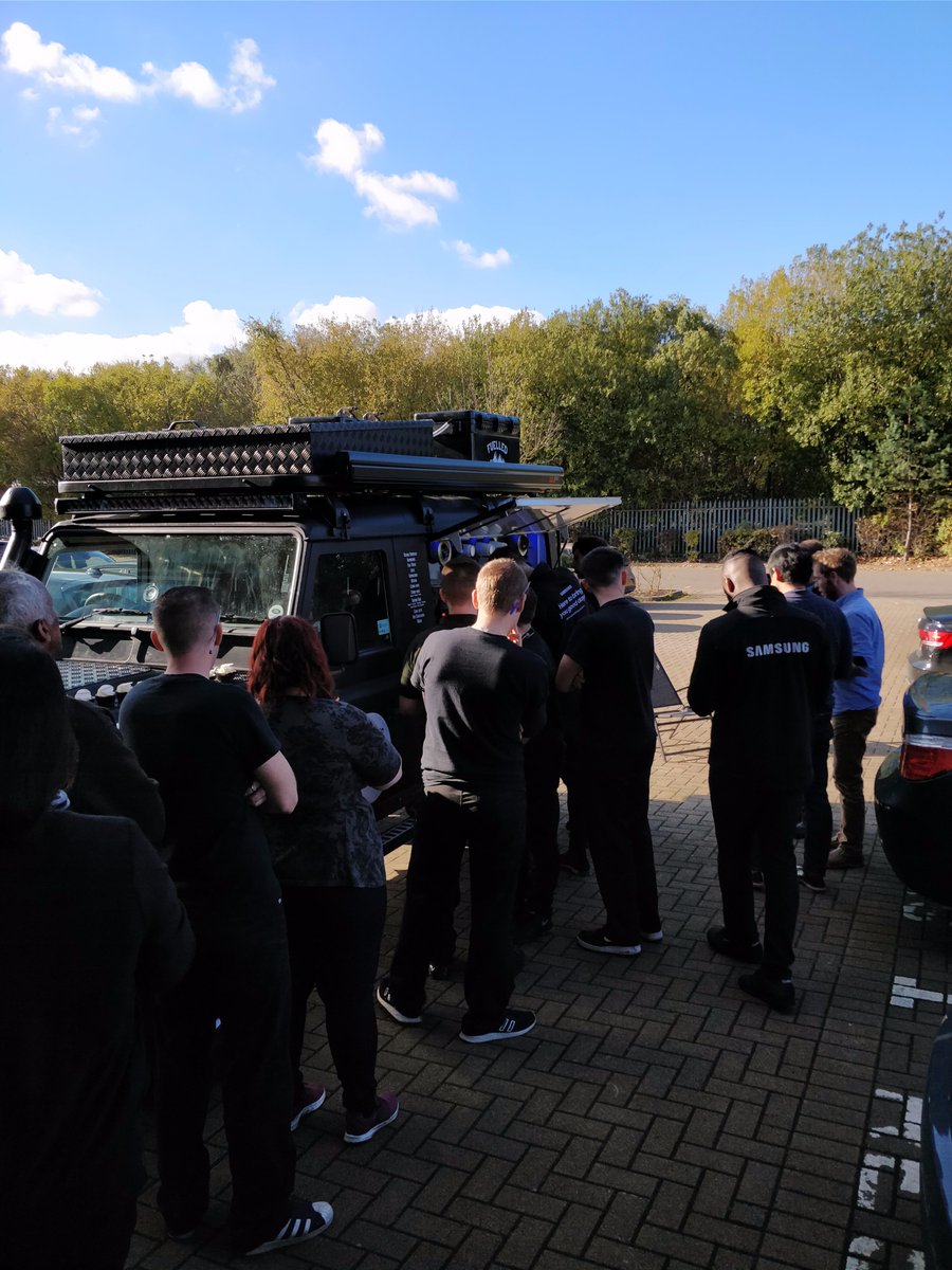 mobilefun's tweet photo. Thanks to @samsungbusiness for sending the team at Mobile Fun coffee and cakes on this fine afternoon! #MoreGoodDaysAtWork #FridayFeeling https://t.co/NkGw5xTKip