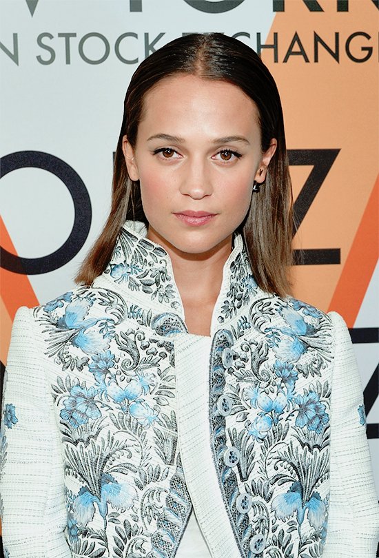 VikanderITALY's tweet photo. #NEW: Alicia Vikander attends the Volez, Voguez, Voyagez - Louis Vuitton Exhibition Opening, 26.10.17 ♡ #AliciaVikander https://t.co/9AjF0qETBh