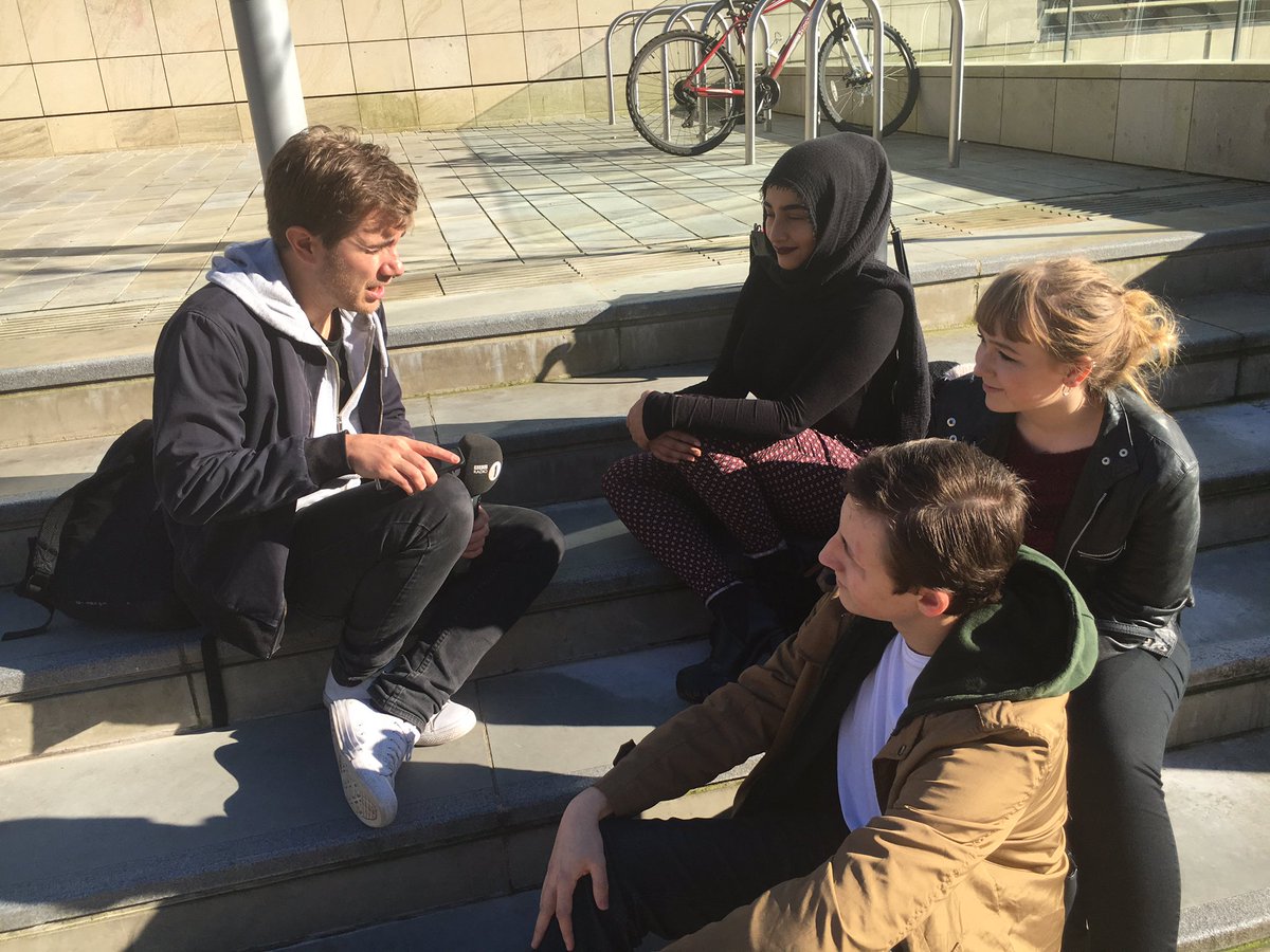 OldhamYC's tweet photo. Talking to Radio 1 about why we believe 16 and 17 year olds should be able to vote! #votepower #YouthVoice #changemakers https://t.co/WVyvRnJi1D