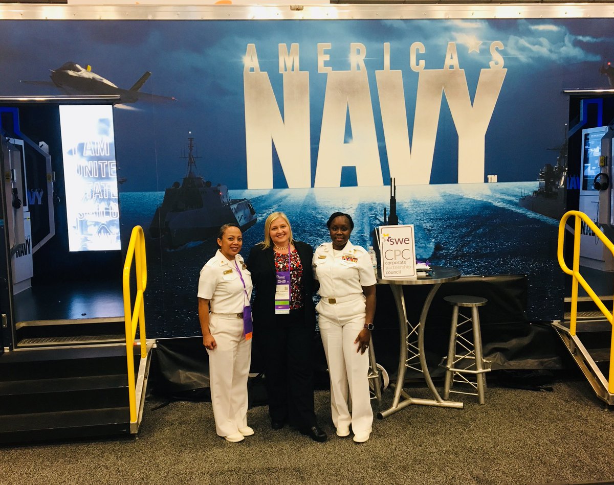Checking out the Navy’s Virtual Reality Trailer at the #WE17 Career Fair. #SWECPC <a href="/SWEtalk/">SWE</a>