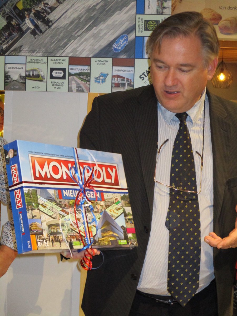 Het eerste Nieuwegeinse Monopolyspel ontvangen van Plus Van Loon. Chris en Jolanda: gefeliciteerd met super initiatief in deze stad!