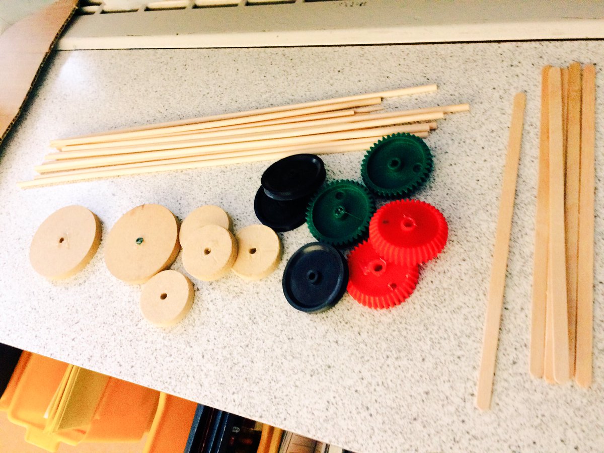 MsPersaudsClass's tweet photo. We are architectures. We researched➡️We discussed➡️We created a blueprint & today we build & test! #forces #createatoy #stem #architectures https://t.co/iqRcjk8IqX