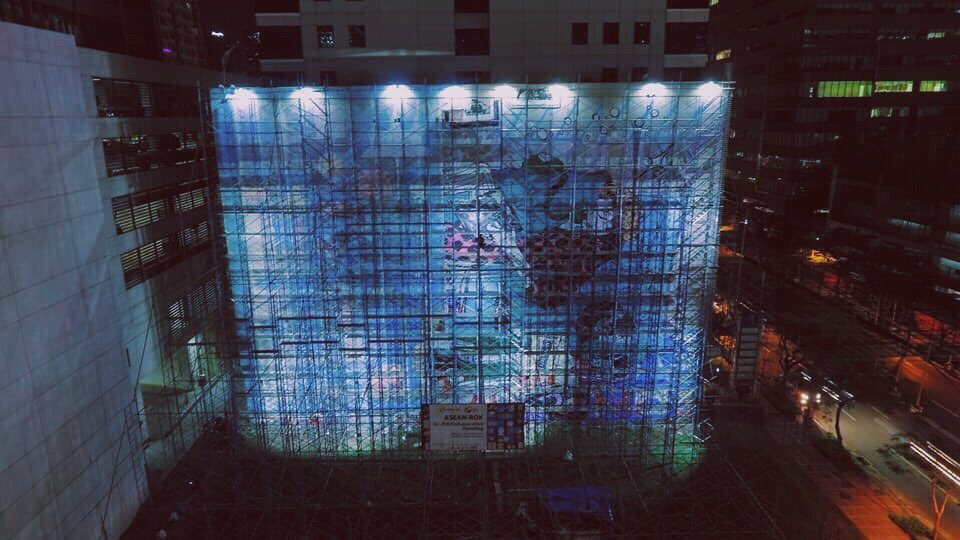 lallypopworld's tweet photo. If I fall to my death, please tell Tabi I did it for art. 😅😱 #whatlongweekend #whatacrophobia #biggestprojectever #buwisbuhay https://t.co/QHx3d8UKBT