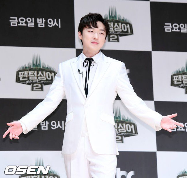 forestella_fan's tweet photo. #포레스텔라 멤버분석 2.
이분은 장르파괴싱어 #강형호 님이십니다! 소프라노 고음, 락고음, 발라드, 심지어 중저음까지 넓은 음역대와 풍부한 음색을 가지고 계신데 본업은 인텔리한 화학 연구원이시죠. 매력 넘치는 팔색조 같은 분입니다! https://t.co/l1KPT64FR3
