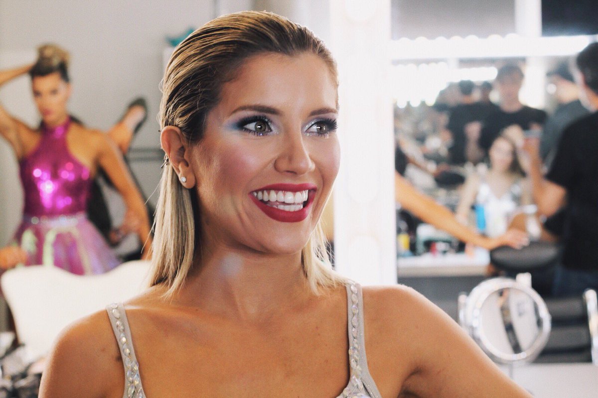 Mel_Lezcano's tweet photo. Buen día! Ahí van @balfederico @laufer4 @MicaViciconte @MoliniersReal ❤️ https://t.co/g1uiRO0gqX