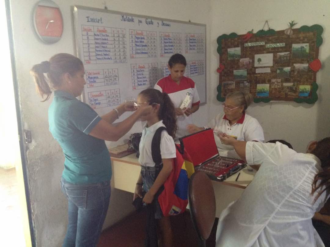NotiEducate's tweet photo. #SanGenaroDeBoconoito Programa "Salud va a la Escuela" llega a instituciones estadales con Jornada Oftalmológica @MPPEDUCACION @JauaMiranda https://t.co/DCyK1g3lDx