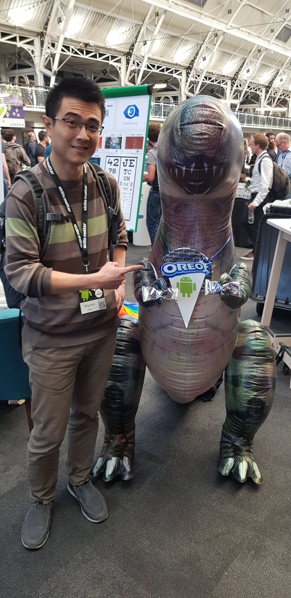 wiyonoaten's tweet photo. Second day at #ukdroidcon and found this #oreosaurus by @londroid https://t.co/UJFq8VTF7d