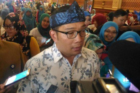 Emil: Ibu Minta Saya Urus 45 Juta Manusia metrotvn.ws/VNnJxy2N