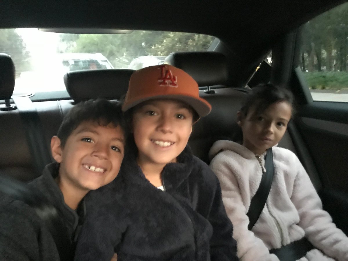 Andrea a la escuela con su <a href="/NewEraCap/">New Era Cap</a> <a href="/NewEraMx/">New Era Cap México</a> de los @DodgersLa ...no sé de dónde lo sacó...