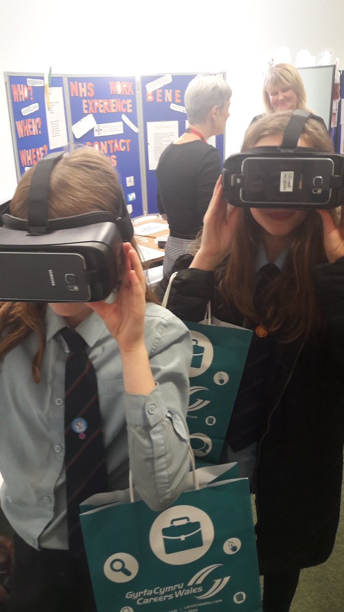 dequin4's tweet photo. Pupils from West Mon Comprehensive School finding out about jobs in the NHS @ABUHB_OD @wms1898 @WestMonPE @AneurinBevanUHB https://t.co/rXmoclLQvo