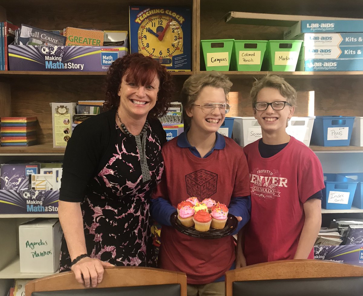 G0ldil0x24's tweet photo. .@BSTEMhartford @HartfordMagnet @HartfordSuper #nerdybirds #baking for #BreastCancerAwareness #giveback #wearitpink #FridayFeeling https://t.co/pjadGqmRlq