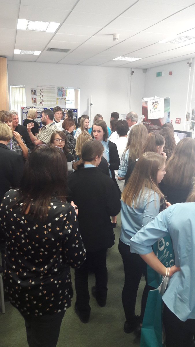 dequin4's tweet photo. Having fun at our first ever Aneurin Bevan Careers Day with West Mon Pupils @ABUHB_OD @wms1898 @WestMonPE @AneurinBevanUHB https://t.co/ShRGgQfnaA
