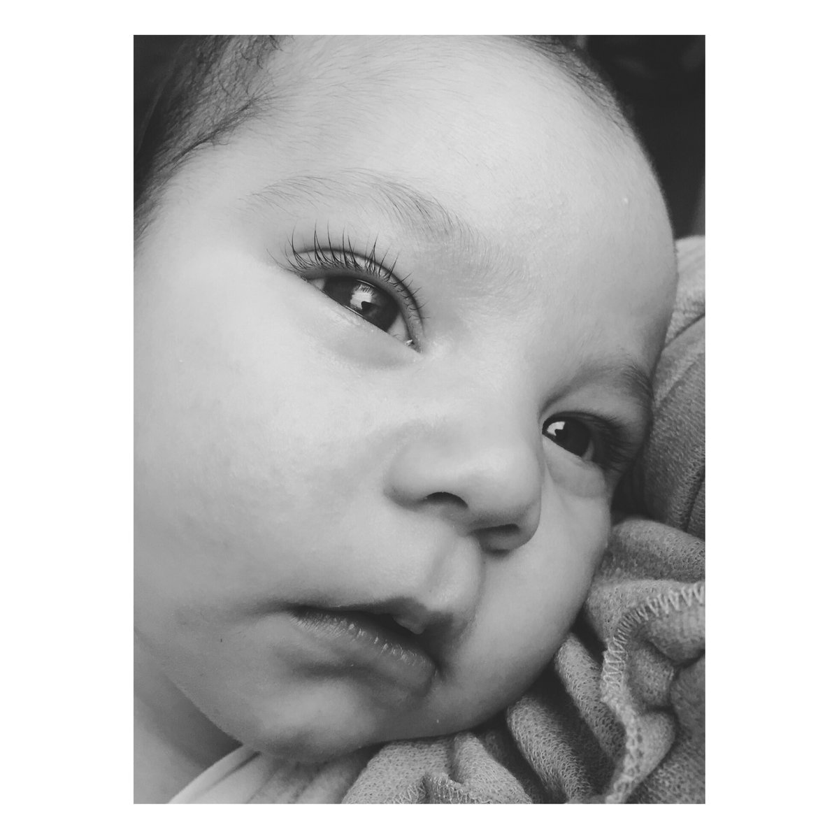 IreneParra89's tweet photo. Haces que mi cielo vuelva a tener ese azul, pintas de colores mis mañanas solo tú... 💙👶🏼🍼 #inlove #bebedemami #principe #mivida #bb https://t.co/0oMdu2fqaR