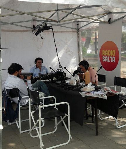 RadioSaltaAM840's tweet photo. #SinFiltro desde #RosarioDeLerma @Maxirodriguez76 @CristalPardo @eraNajle Operan @andreslisardo   #CocoGutiérrez Acercáte a la plaza https://t.co/srRixaWrW1