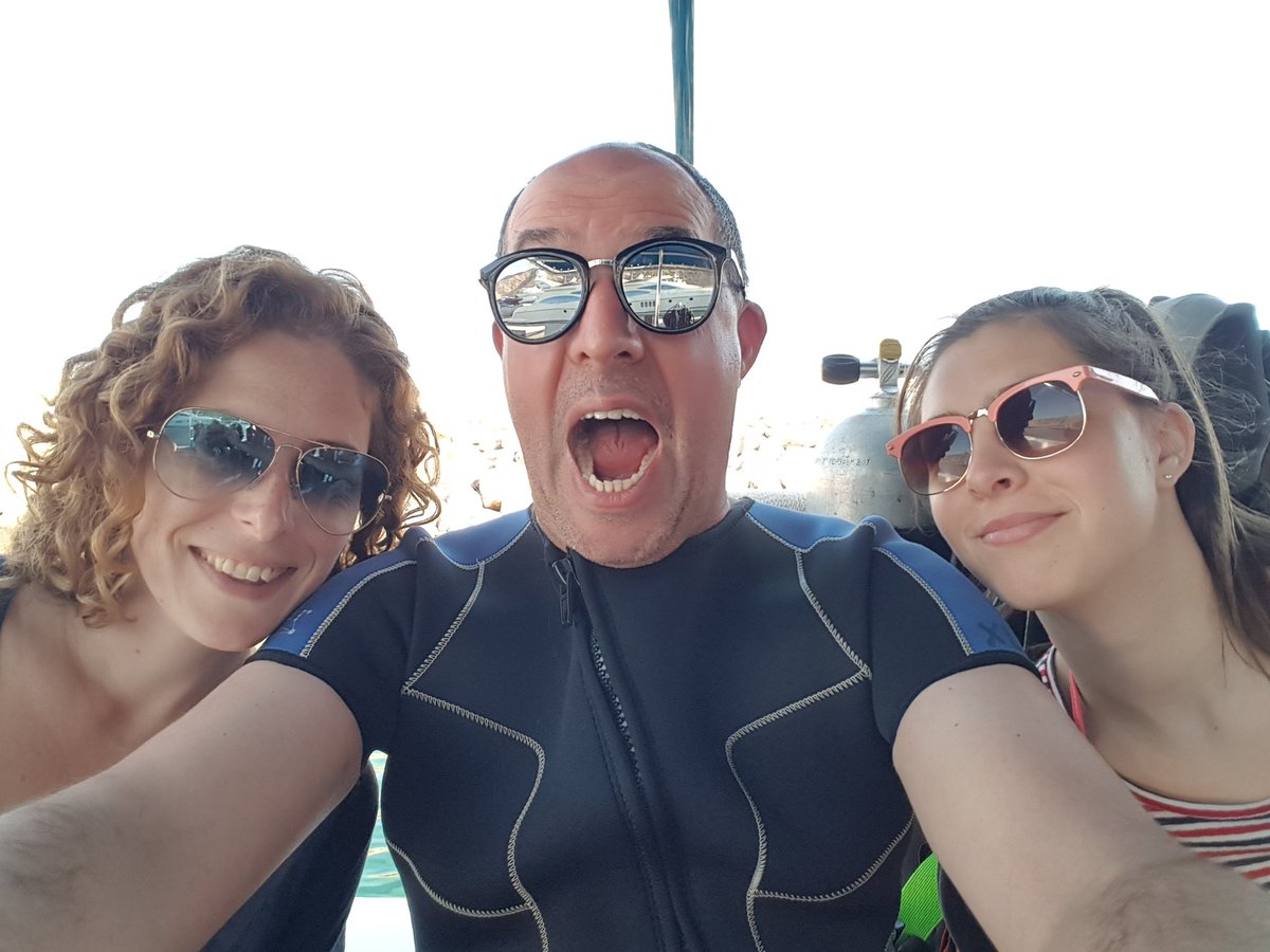 charlesallen15's tweet photo. Absolutely awesome morning diving 👌🐠❤😊 #Oman2017 https://t.co/MhP1WGUOgU