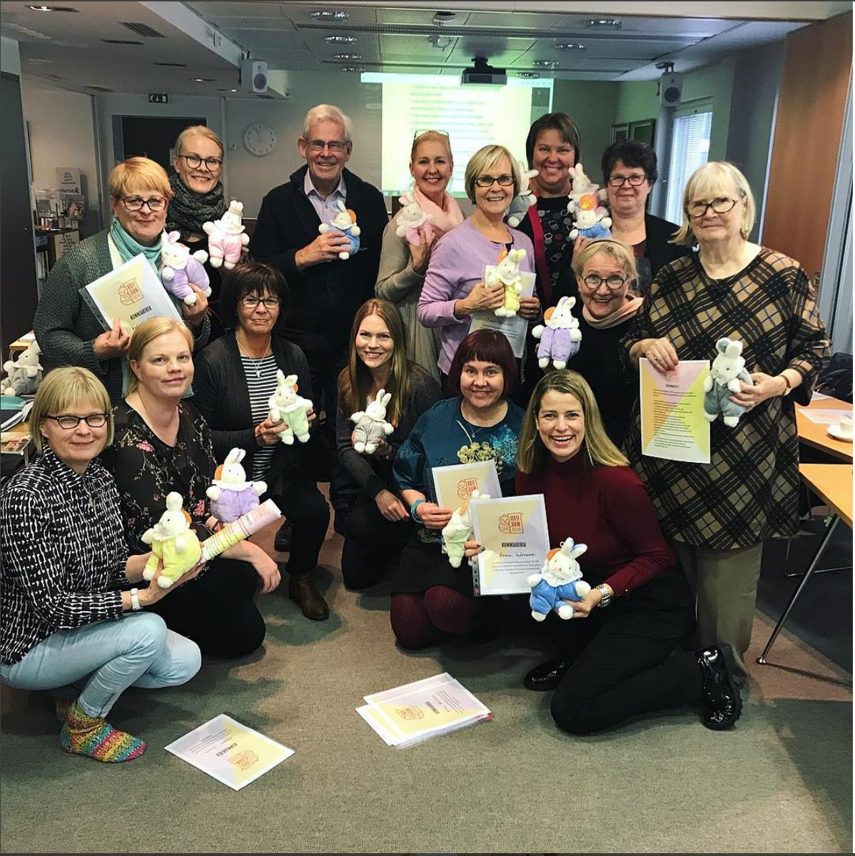 VauvaSuomi_ry's tweet photo. Iso kiitos hyvästä #vauvanpäivä'n palautepalaverista! #leikkipuistot #neuvolat #hoivanet #uudenmaanmartat ja monet muut yhteistyökumppanit! https://t.co/DkgVUuR94J