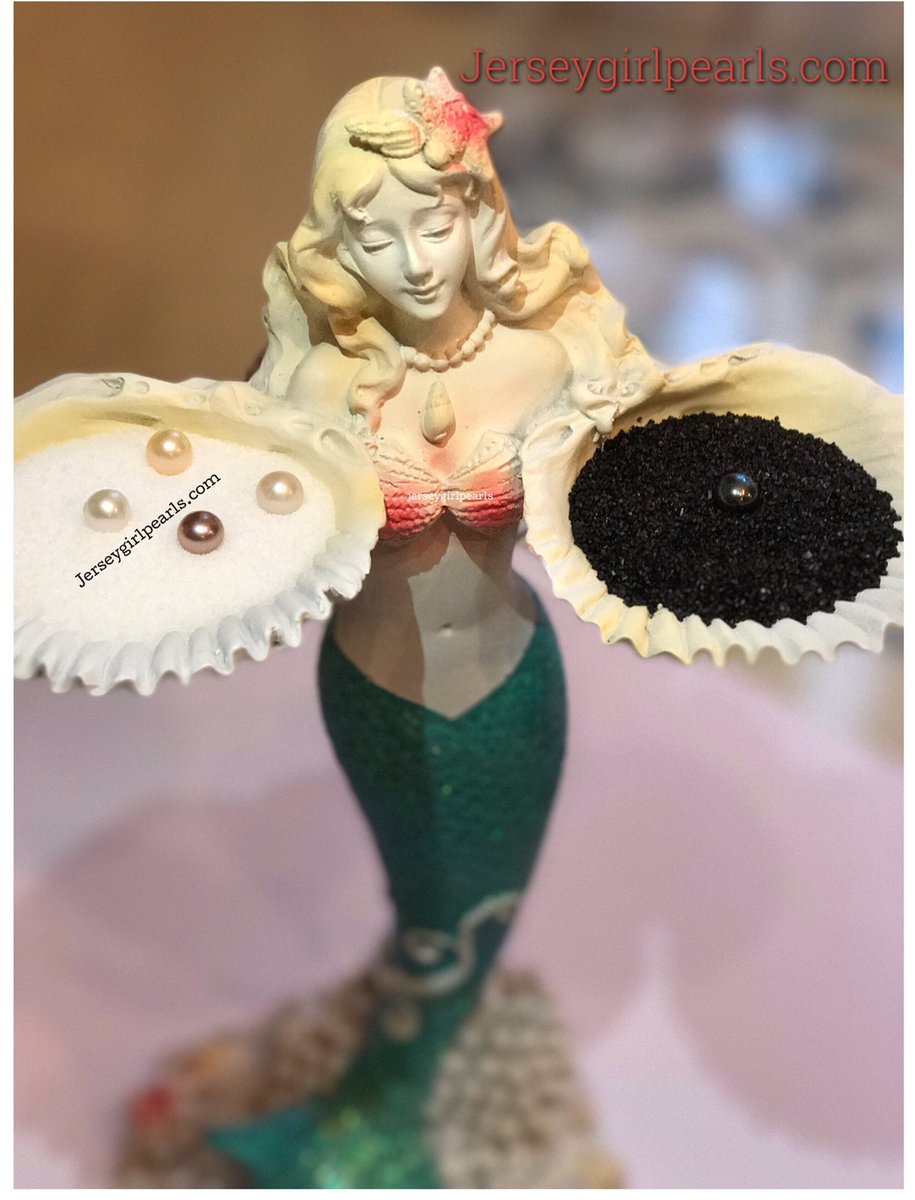 Join us for a LIVE pearl party on Nov. 1st 8pm EST on our Facebook page Facebook.com/thejerseygirlp… 
Below are some pearls from our oysters! 😎🐚
