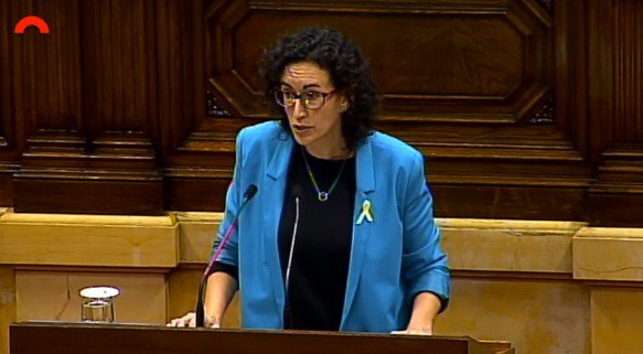 JuntsPelSi's tweet photo. .@martarovira: "Construir un estat significa que el poder de l'estat no pot estar mai sobre el poder de la gent com està passant ara" https://t.co/fM49iVJgcI