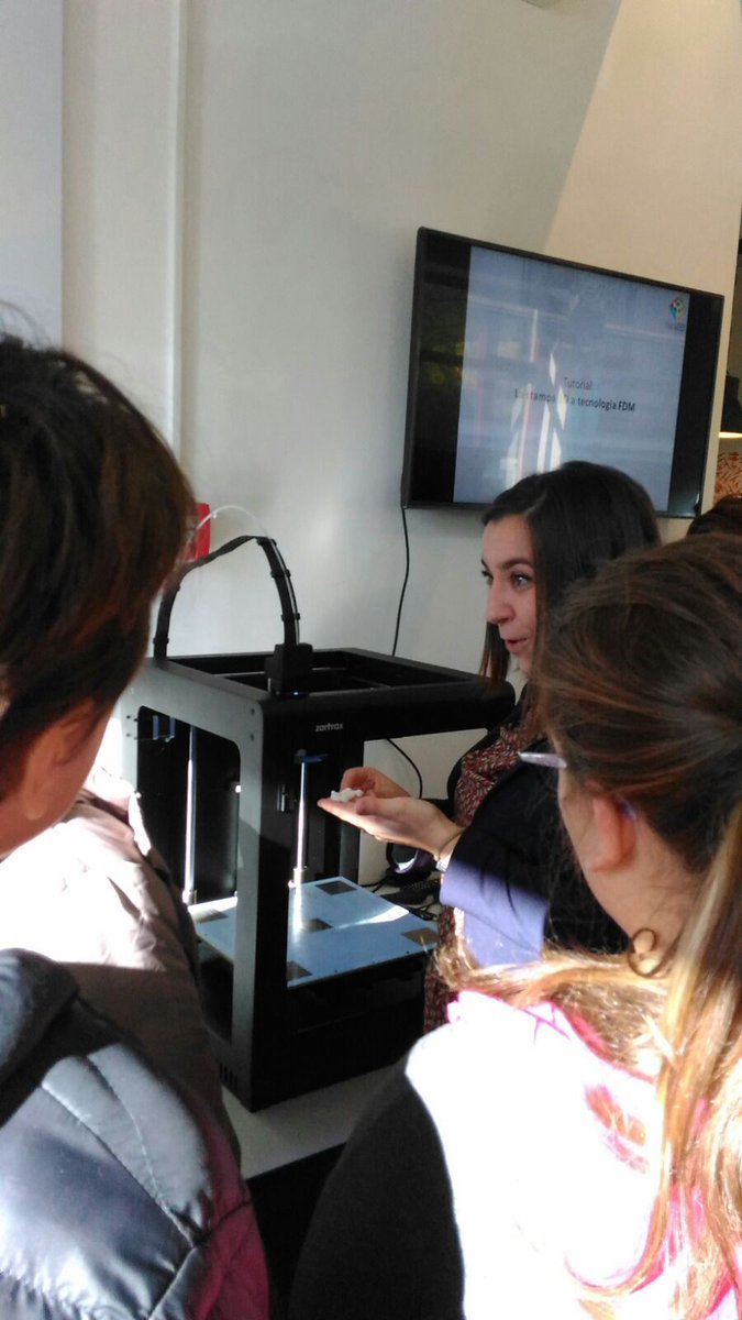 Spazi_Attivi's tweet photo. Lo #SpazioAttivo @BIC_Colleferro festeggia #EMWeek17 con #tutorial su stampa #3D e taglio #laser con focus di @lasartoriadigit https://t.co/CMl64Dk7qz