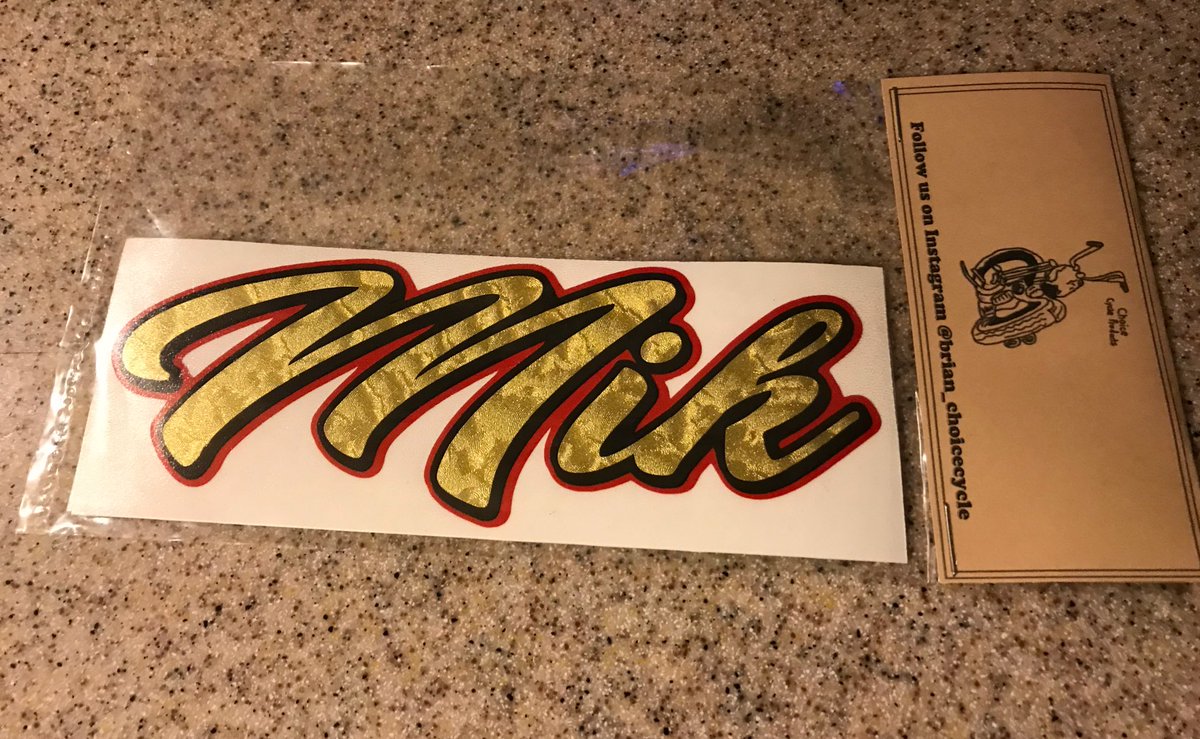 BChoicecycle's tweet image. Custom Lettering Services by ChoiceCycleProducts #helmet #lettering #paint #motorcycle #goldleaf #race #bike #harelydavidson #chopper