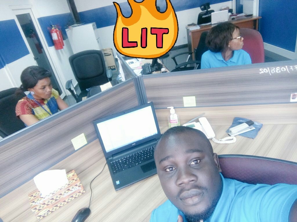 Kombat_GH's tweet photo. Am happy!! U know why? Because its lunch time. Caterer is in. https://t.co/WyYVhZhCjf
