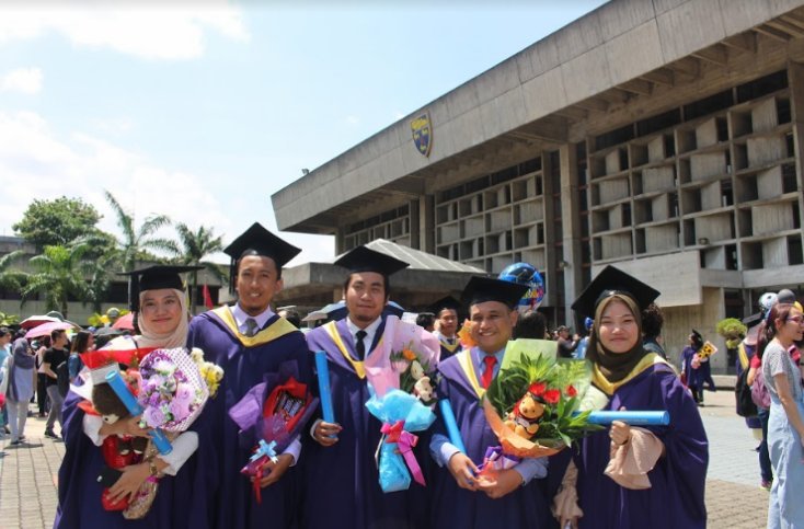 umma_ism's tweet image. Tahniah buat semua graduan Institut Sains Matematik serta kepada semua graduan Universiti Malaya !!! 🎓
#ISM
#UMisOne
#SoaringUpward