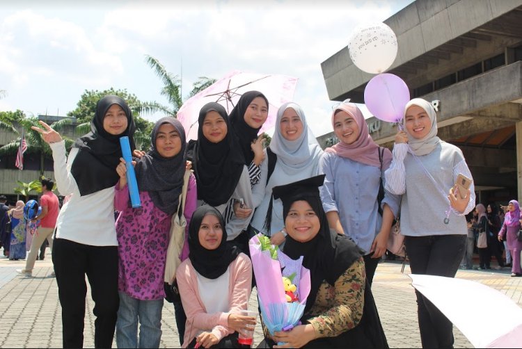 umma_ism's tweet image. Tahniah buat semua graduan Institut Sains Matematik serta kepada semua graduan Universiti Malaya !!! 🎓
#ISM
#UMisOne
#SoaringUpward