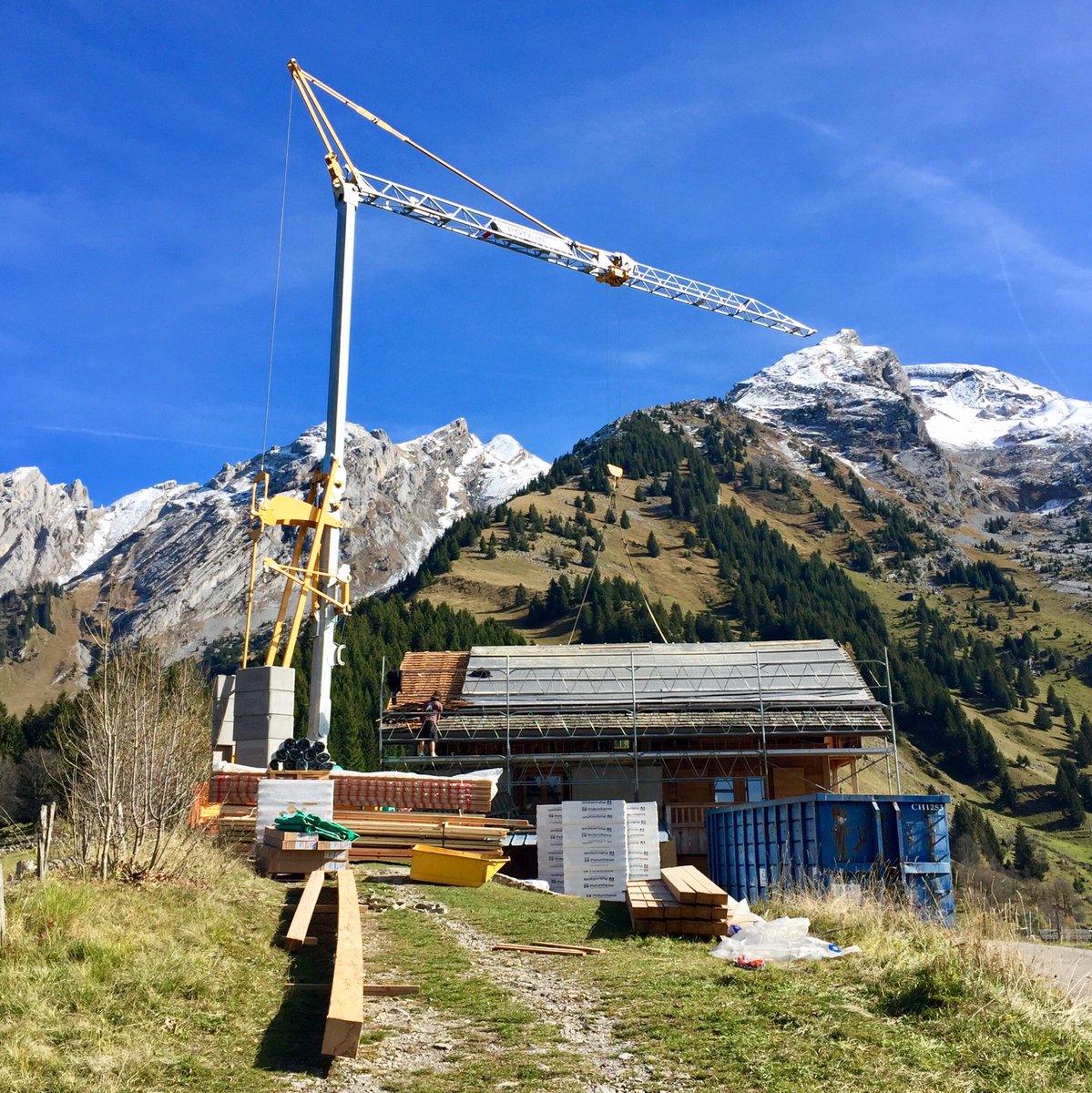 ExetecLyon's tweet photo. Travaux de #réhabilitation après #sinistre avant les premières neiges! #Tavaillon #Charpente #Rénovation https://t.co/amgAbpKp3l