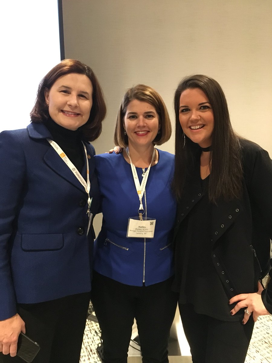 BloodworthCare's tweet image. Learning from the best about authentic relationships &amp;amp; grateful for the relationships I have with each of them! #CommonFuture2017 #leaders