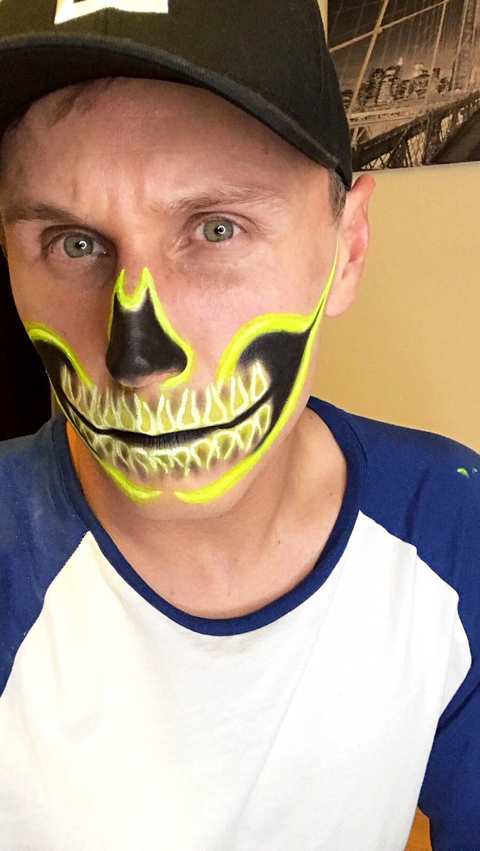 pretty_sculpt's tweet photo. #neonskeleton #skeleton #neon #uvdayglow #aquacolor #kryolan @KryolanOfficial @KryolanUK ๐๐๐ https://t.co/T4CIY442hc