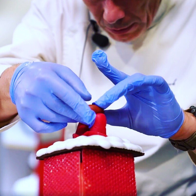 Take a look at the aftermovie from our exclusive pastry demonstration: facebook.com/dirafrostfroze… 🍰❄️