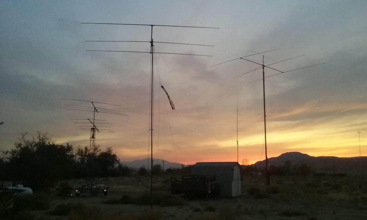 tim_nevada's tweet photo. The antennas @ K7XC ready for CQ WW DX SSB starting at 0000Z Saturday. #cqwwdxssb #hamradio #HFcontesting #amatuerradio https://t.co/Rh6Ku6s19i