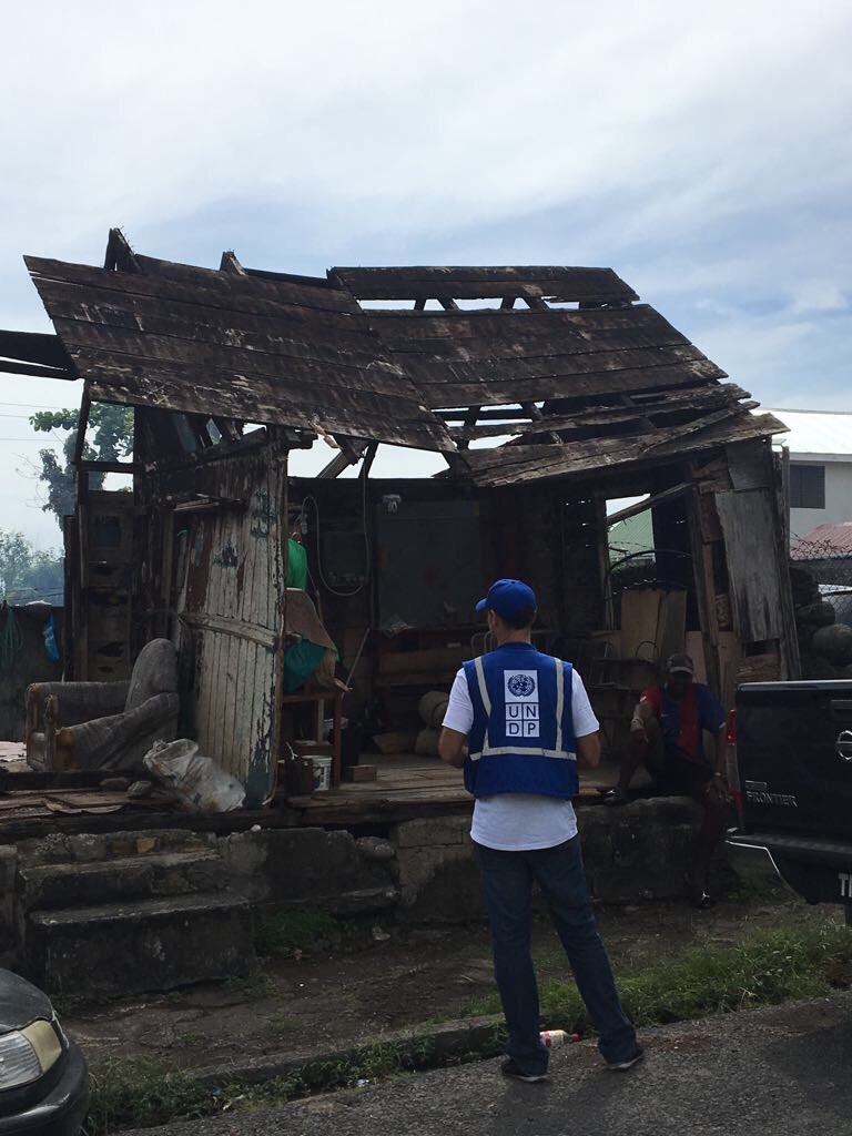 PNUDLAC's tweet photo. Dominicans assess building damages after #hurricaneMaria w/ support from @undp @Microsoft & #EngineerWithoutBorders https://t.co/hCNnqv9t6G https://t.co/ej5d0qR59d