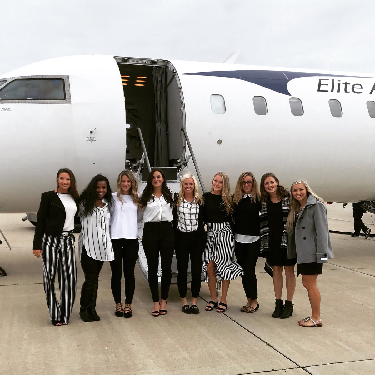 MizzouCheer_'s tweet photo. Ready to take on UConn! https://t.co/fMOLyyY4Rp