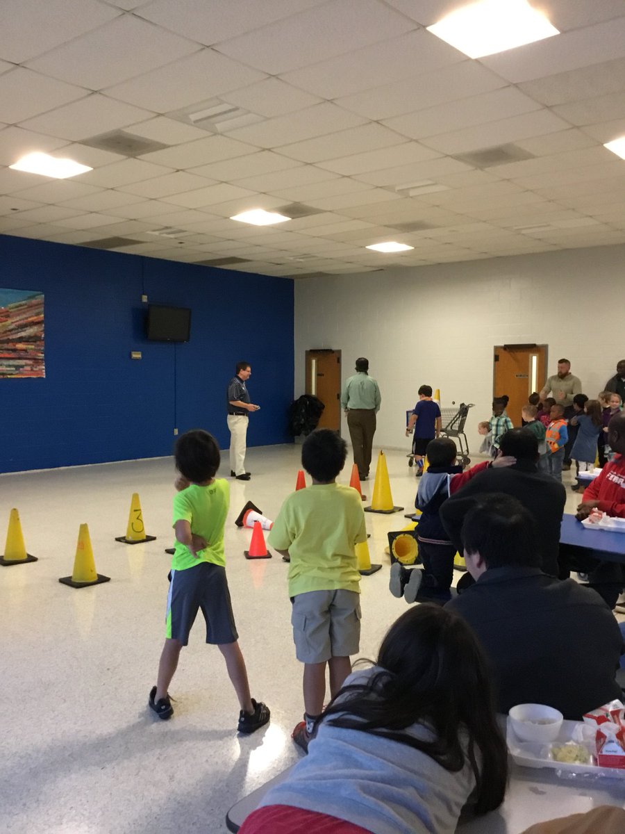 HarbisonWestEl's tweet image. Thank you to all who came to @AllProDad this morning.  #obstaclecoursefun #HWES #BelieveGrowSoar @LexRich5Schools @clindler