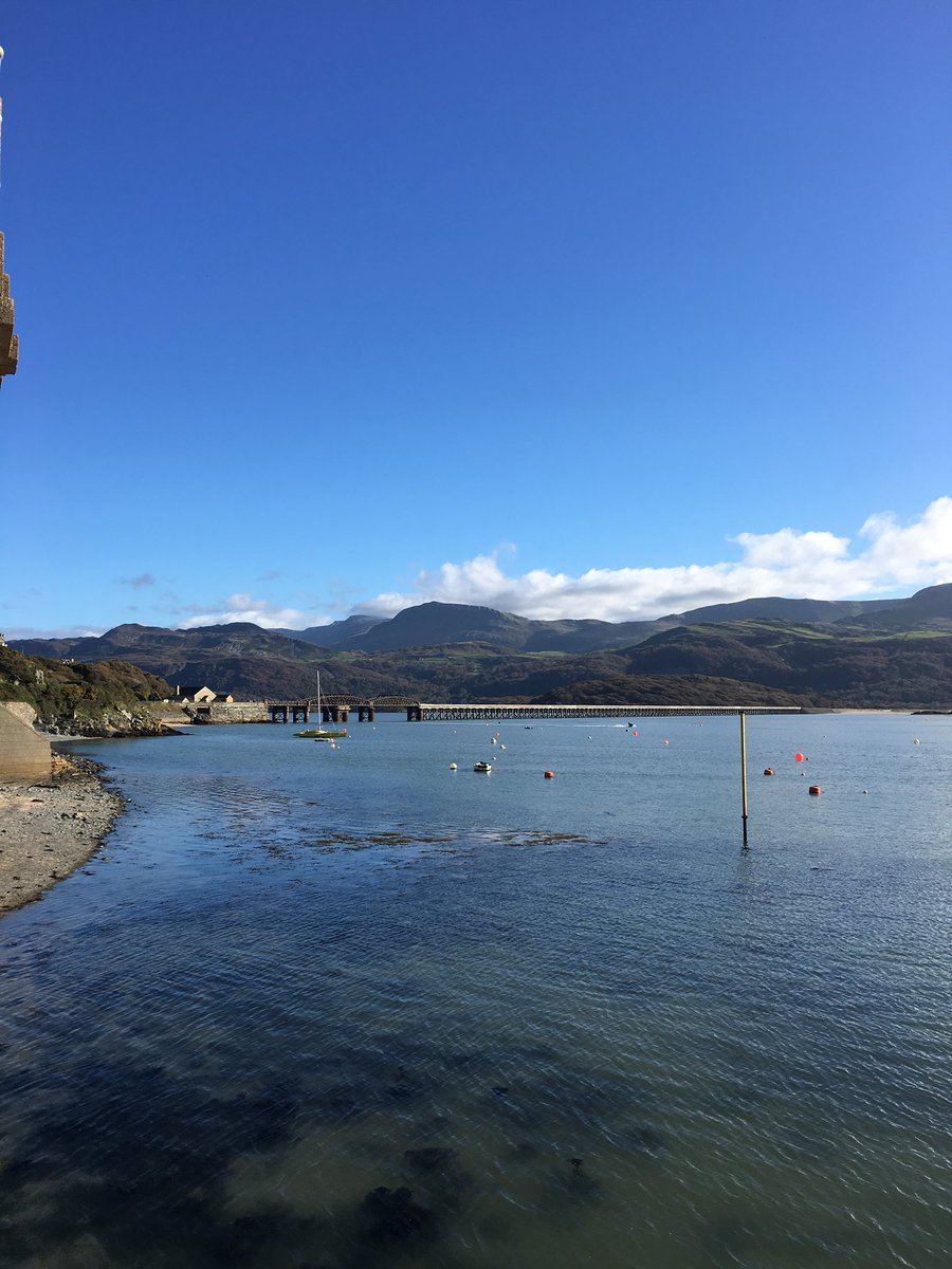 ollywould's tweet photo. Beautiful day to be running in the hills....๐๐ #snowdonia #myplayground #goatshome https://t.co/gyWg9WOpig