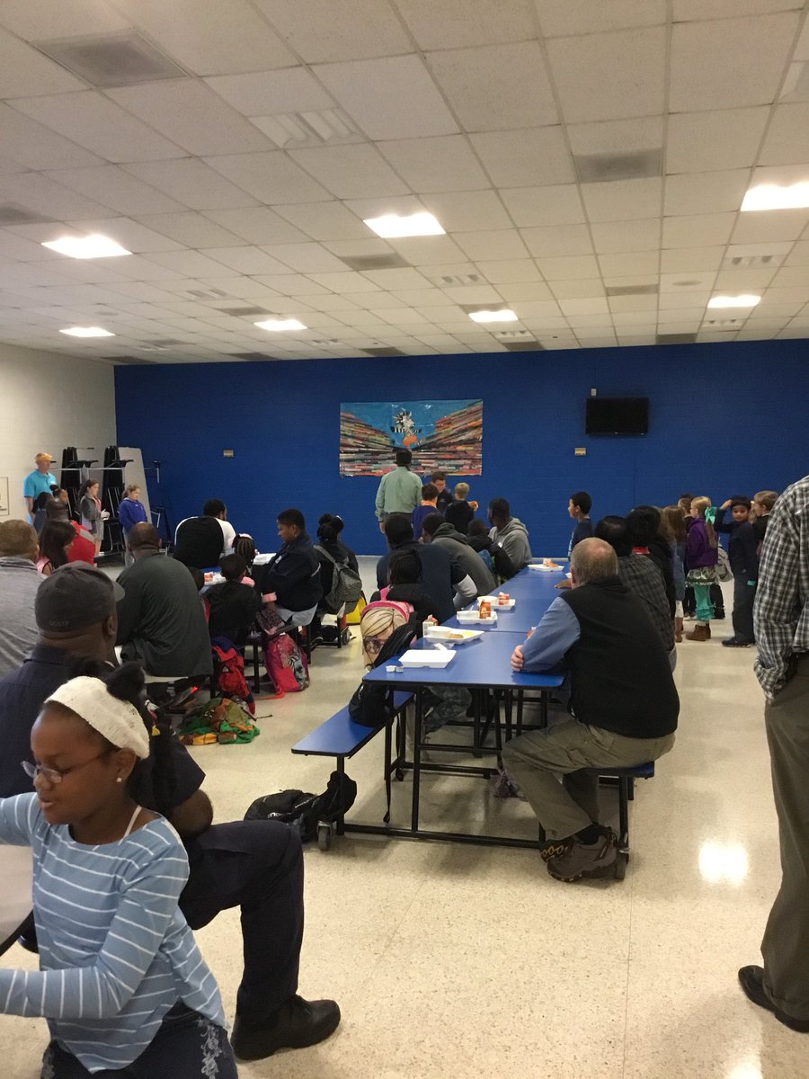 HarbisonWestEl's tweet image. Thank you to all who came to @AllProDad this morning.  #obstaclecoursefun #HWES #BelieveGrowSoar @LexRich5Schools @clindler