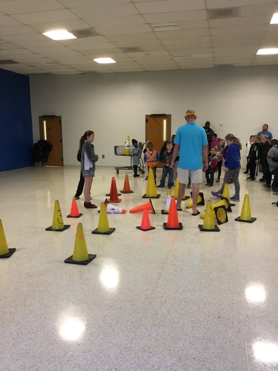 HarbisonWestEl's tweet image. Thank you to all who came to @AllProDad this morning.  #obstaclecoursefun #HWES #BelieveGrowSoar @LexRich5Schools @clindler