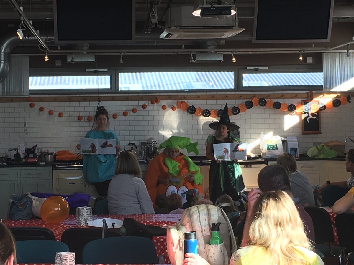 dartsfarm's tweet image. Starting off #pumpkin Festival with storytelling by #Spookley!