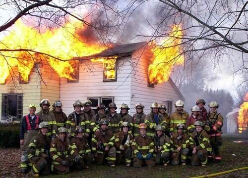 Umazedotcom's tweet photo. The house of our character burns. While we pose for a selfie. https://t.co/dK6qlawn4k can help, try us out. https://t.co/g0b1hAeJZI