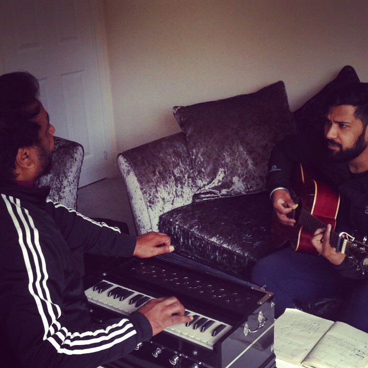 navsidhumusic's tweet photo. Dads In Uk N N Looks Like This is A Robin's Debut Songs Practise... But it's Tooooo Bollywoodish ... https://t.co/FafaFDlvD9