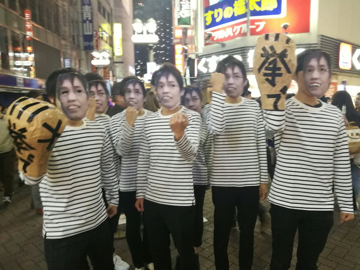 拳で抵抗する21歳