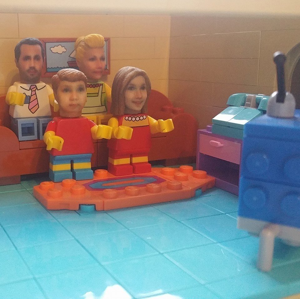 funky3Dfaces's tweet photo. This #Simpsons mini-figure family are looking very pleased with themselves! https://t.co/mZtEDyrgwp #LEGO #Funky3DFaces https://t.co/kCxPOAnYYI