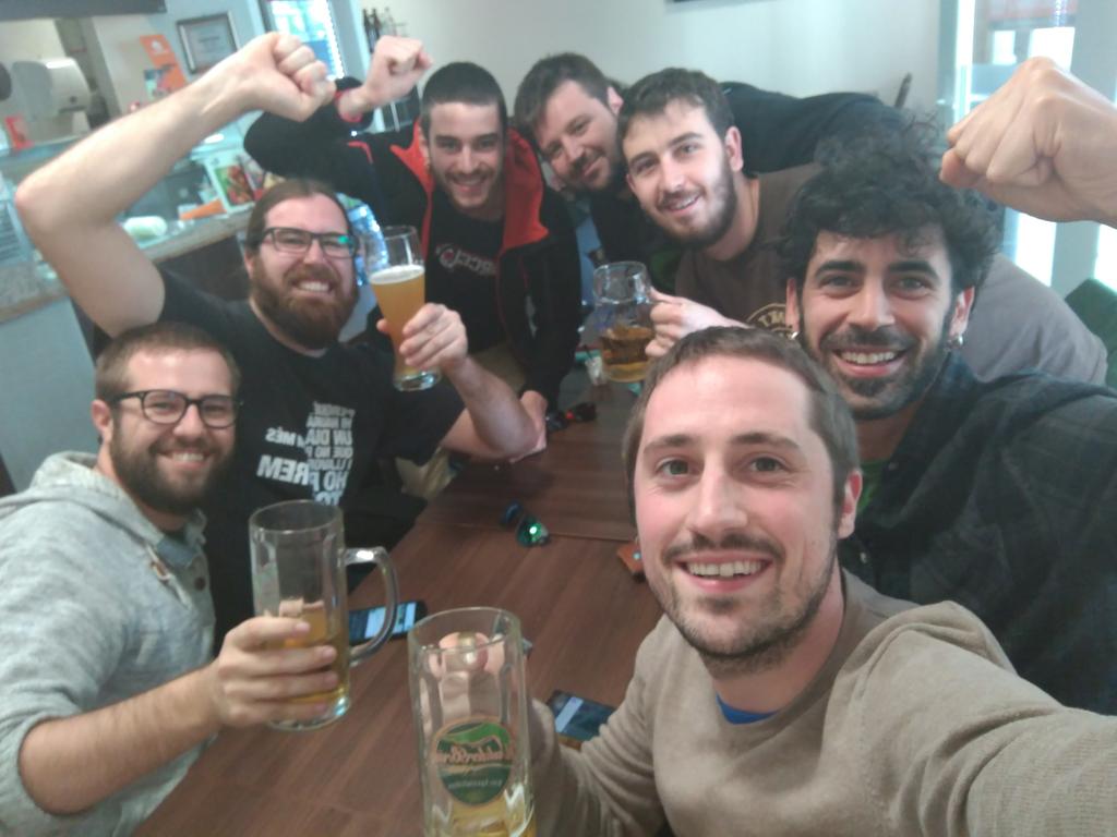 Primera selfie republicana.
Adéu, Espanya!