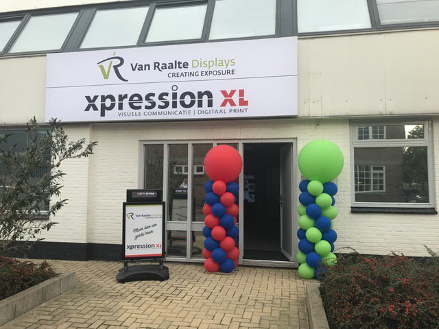 VRaalteDisplays's tweet photo. Gister hebben wij een zeer geslaagd 'Open Huis' gehad samen met Xpression XL. 'Meer dan een buur'. https://t.co/M2fCE6uIHt