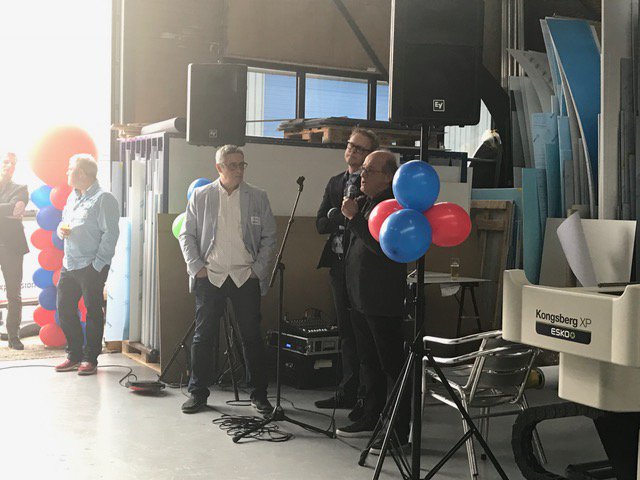 VRaalteDisplays's tweet photo. Gister hebben wij een zeer geslaagd 'Open Huis' gehad samen met Xpression XL. 'Meer dan een buur'. https://t.co/M2fCE6uIHt