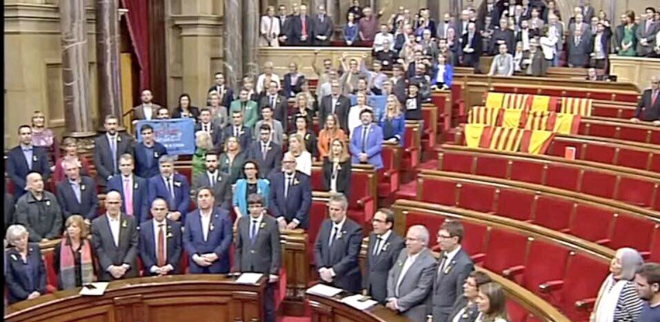 ccifuentes's tweet photo. 📢 Para quienes se preguntan ¿y ahora, qué? Pues ahora se restaurarán la Ley y los derechos de todos los catalanes. #VivaEspaña #VivaCataluña https://t.co/v2cm113G1y